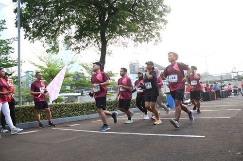 Race photo from Assurance Fun Run 2024