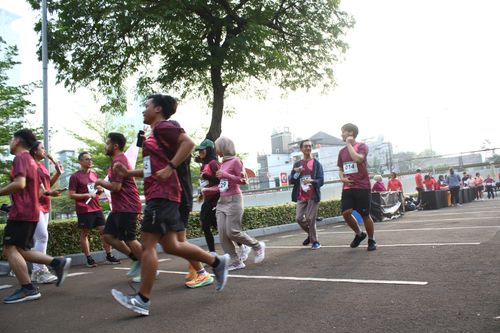 Race photo from Assurance Fun Run 2024