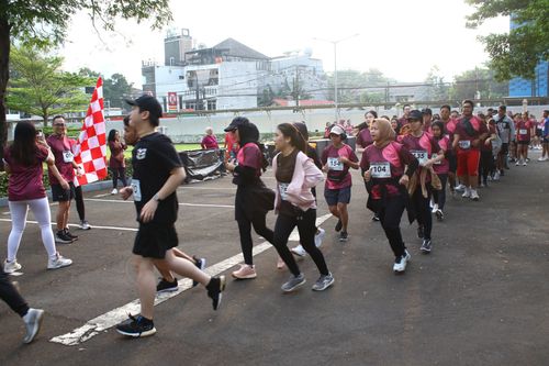 Race photo from Assurance Fun Run 2024