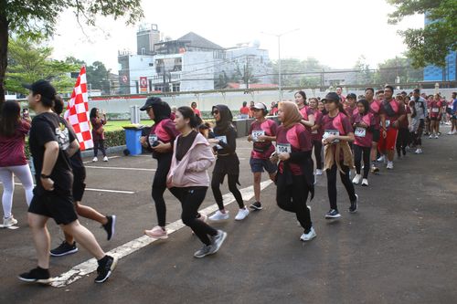 Race photo from Assurance Fun Run 2024