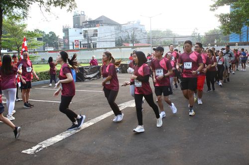 Race photo from Assurance Fun Run 2024