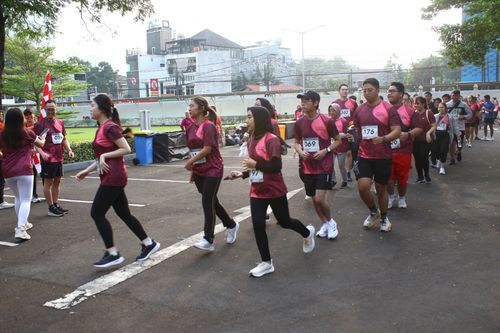 Race photo from Assurance Fun Run 2024