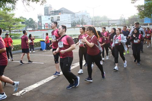 Race photo from Assurance Fun Run 2024
