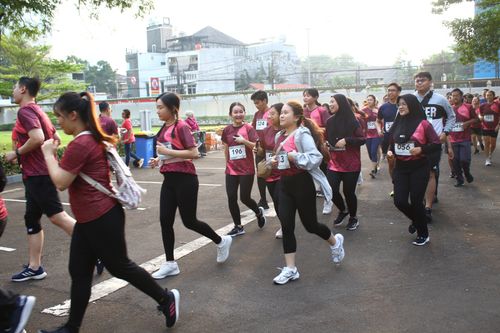 Race photo from Assurance Fun Run 2024