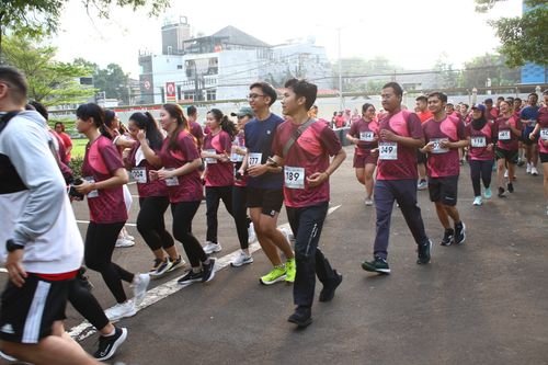Race photo from Assurance Fun Run 2024