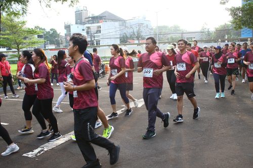 Race photo from Assurance Fun Run 2024