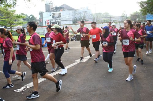 Race photo from Assurance Fun Run 2024