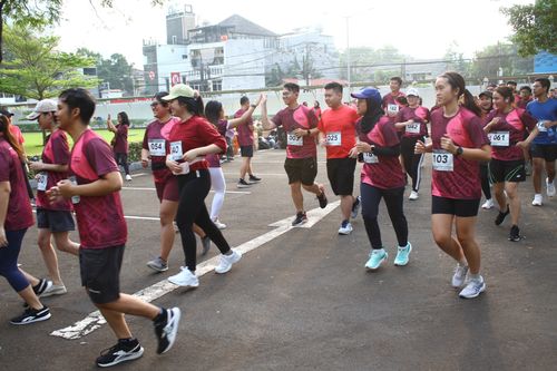 Race photo from Assurance Fun Run 2024