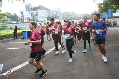 Race photo from Assurance Fun Run 2024
