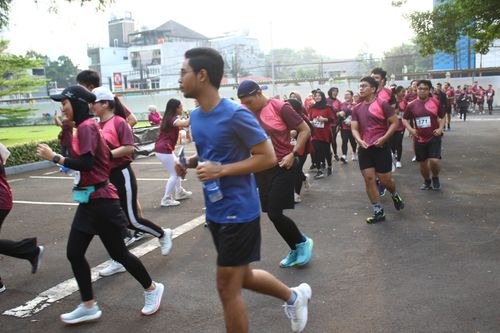 Race photo from Assurance Fun Run 2024