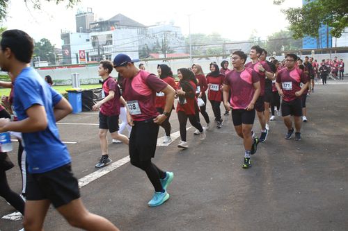 Race photo from Assurance Fun Run 2024