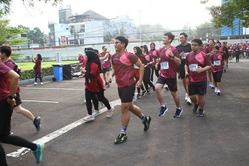 Race photo from Assurance Fun Run 2024