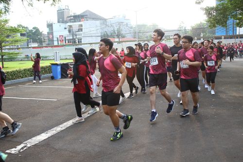 Race photo from Assurance Fun Run 2024