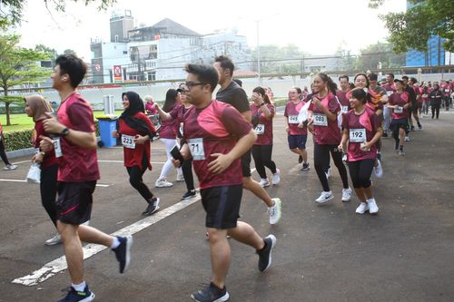 Race photo from Assurance Fun Run 2024