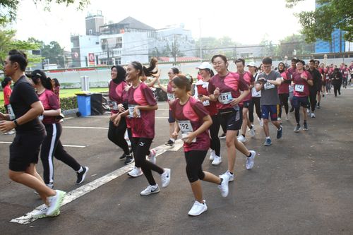 Race photo from Assurance Fun Run 2024