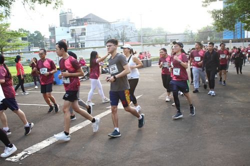 Race photo from Assurance Fun Run 2024