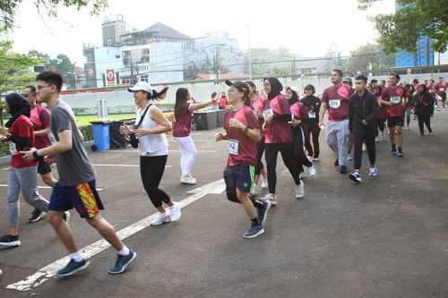 Race photo from Assurance Fun Run 2024