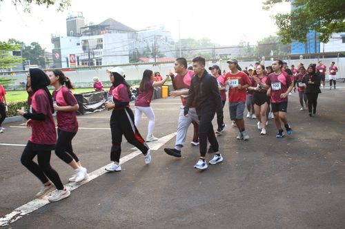 Race photo from Assurance Fun Run 2024