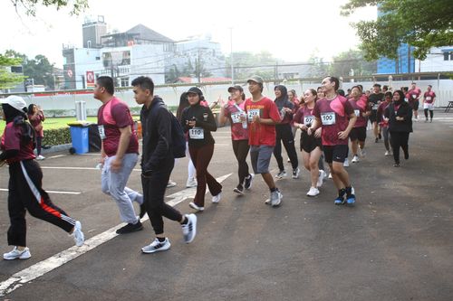 Race photo from Assurance Fun Run 2024