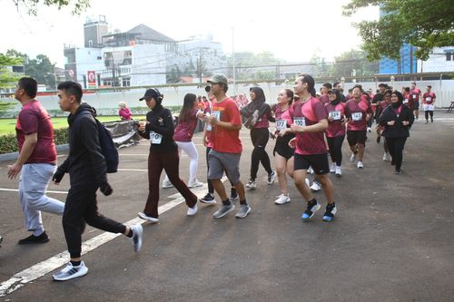 Race photo from Assurance Fun Run 2024
