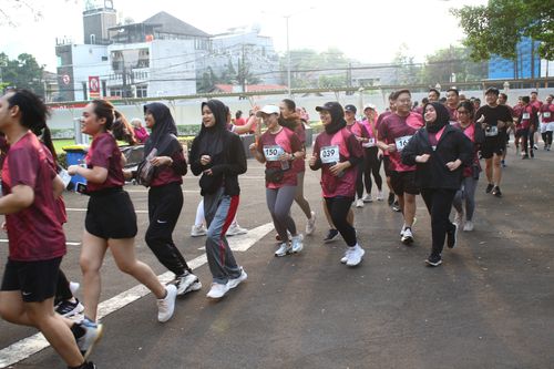 Race photo from Assurance Fun Run 2024