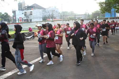 Race photo from Assurance Fun Run 2024