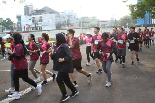 Race photo from Assurance Fun Run 2024