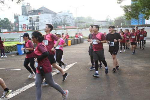 Race photo from Assurance Fun Run 2024