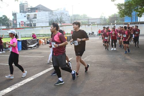 Race photo from Assurance Fun Run 2024