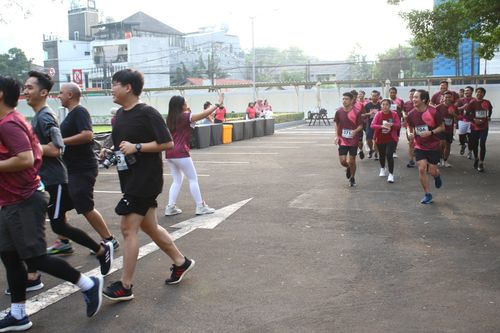 Race photo from Assurance Fun Run 2024
