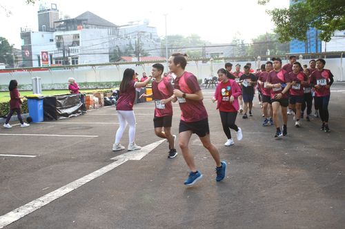 Race photo from Assurance Fun Run 2024