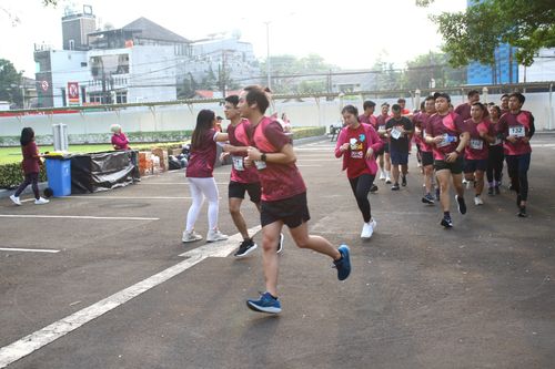 Race photo from Assurance Fun Run 2024