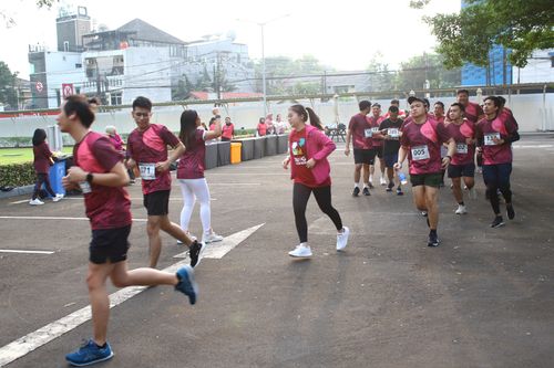 Race photo from Assurance Fun Run 2024