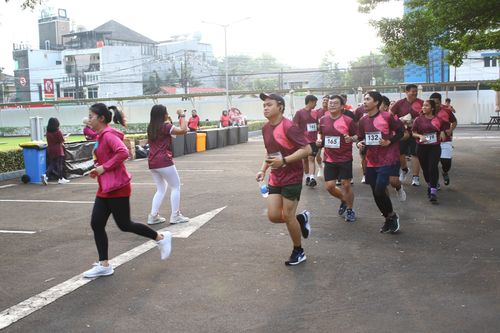 Race photo from Assurance Fun Run 2024