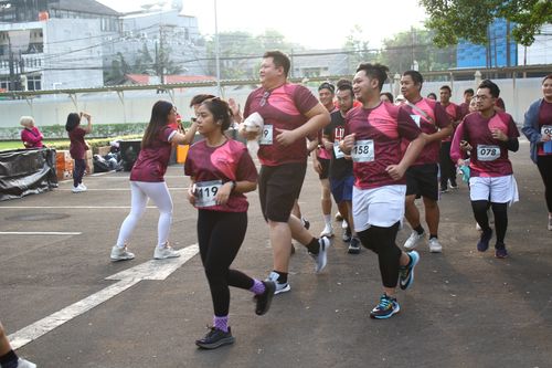 Race photo from Assurance Fun Run 2024
