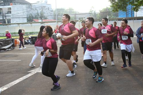 Race photo from Assurance Fun Run 2024
