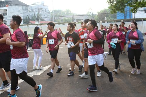 Race photo from Assurance Fun Run 2024