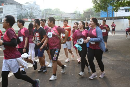 Race photo from Assurance Fun Run 2024