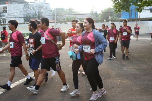 Race photo from Assurance Fun Run 2024