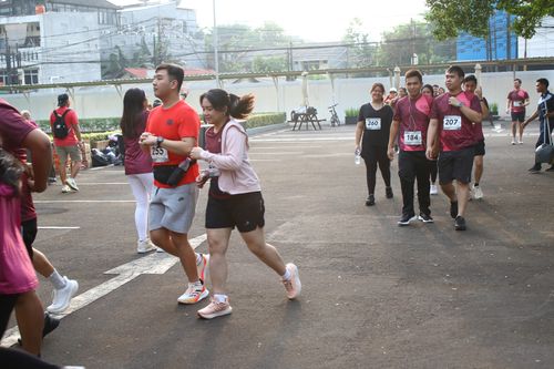 Race photo from Assurance Fun Run 2024