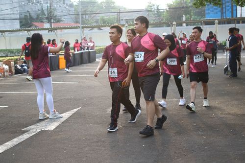 Race photo from Assurance Fun Run 2024