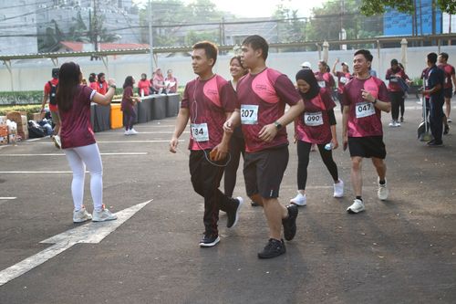 Race photo from Assurance Fun Run 2024