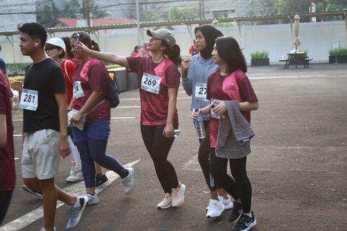 Race photo from Assurance Fun Run 2024