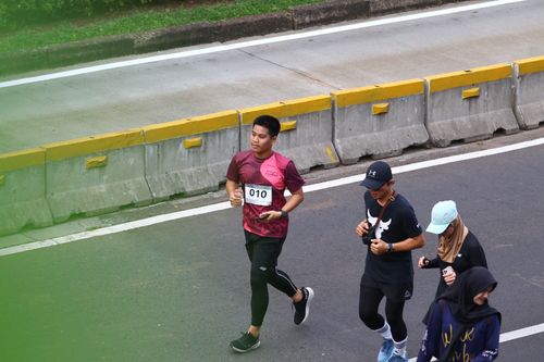 Race photo from Assurance Fun Run 2024