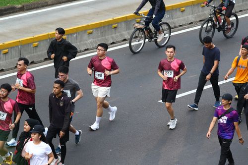 Race photo from Assurance Fun Run 2024