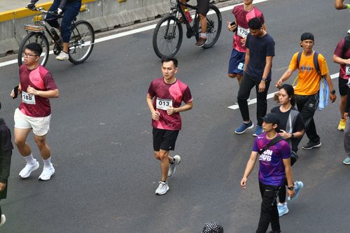 Race photo from Assurance Fun Run 2024