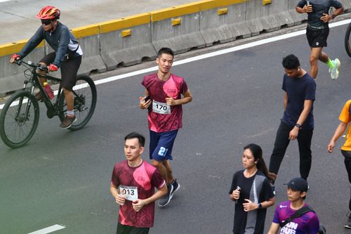 Race photo from Assurance Fun Run 2024