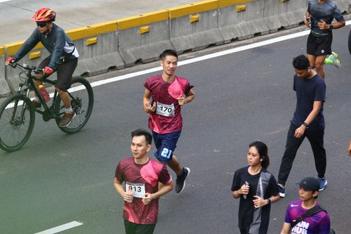 Race photo from Assurance Fun Run 2024
