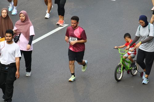 Race photo from Assurance Fun Run 2024