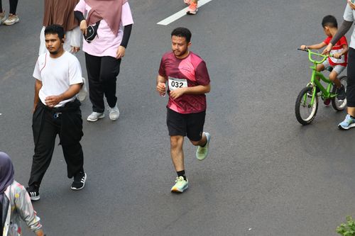 Race photo from Assurance Fun Run 2024